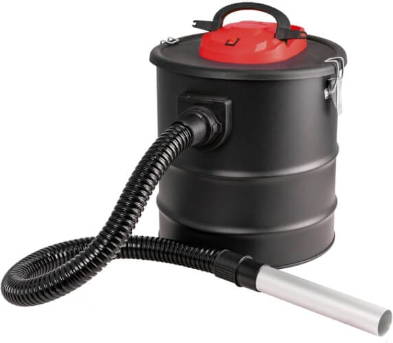 Kuvassa on musta GXT-tuhkaimuri, jossa on pyöreä metallinen säiliö ja punainen kansi kantokahvalla. Laitteeseen on liitetty joustava musta imuletku, jonka päässä on suora metallinen suutin. Imuri on kuvattu vaaleaa taustaa vasten, ja sen rakenne sekä letkun kiinnitys näkyvät selkeästi.